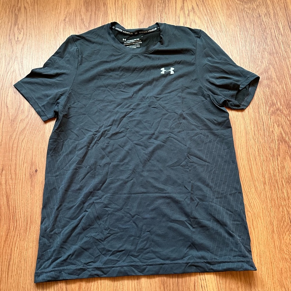 Black Under Armour Seamless Tee